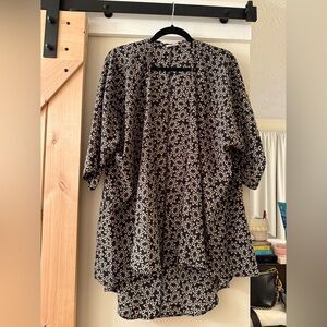 LuLaRoe Lindsay Kimono - Medium (10-18)